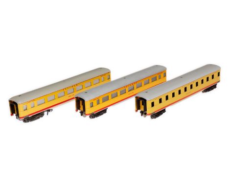 3 Fleischmann amerik. Wagen, Spur H0, gelb, LS und Alterungsspuren, L 23,5, Z 2-3