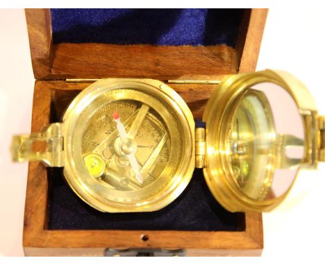Boxed brass sundial compass marked Stanley London. P&amp;P Group 1 (£14+VAT for the first lot and £1+VAT for subsequent lots)