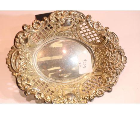 Hallmarked silver pin dish, Birmingham assay 84g. P&amp;P Group 1 (£14+VAT for the first lot and £1+VAT for subsequent lots) 