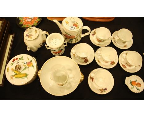 Royal Worcester dinner and teaware. Not available for in-house P&amp;P. 
