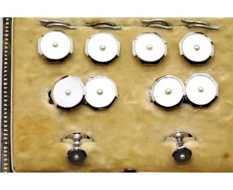 Cased set of 9ct white gold and mother of pearl gents studs and cufflinks, 14.3g total. P&amp;P Group 1 (£14+VAT for the firs