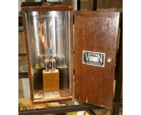 Vintage oak cased Vi-tan lamp from The Thermal Syndicate Wallsend. Not available for in-house P&amp;P. 