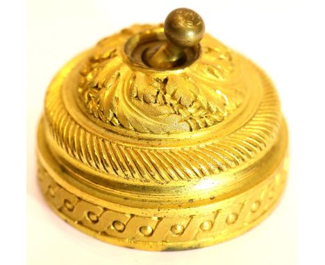 Early 20th century gilt brass circular electric light switch, D: 6 cm. P&amp;P Group 1 (£14+VAT for the first lot and £1+VAT 