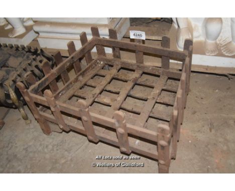 *STEEL GRATE TAPERED 525MM AT WIDEST POINT