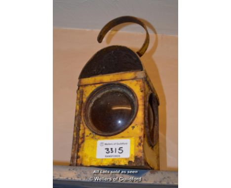 *VINTAGE METAL ROAD LAMP