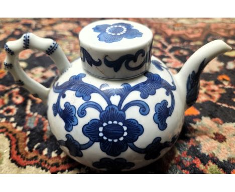 Oriental blue and white glazed ceramic teapot. Approx. 10cms H
reasonable used condition minor scratches etc