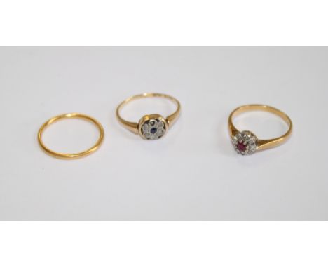 A 22ct gold wedding band, 1.6g, an 18ct gold, diamond and ruby cluster ring and an 18ct gold daisy ring