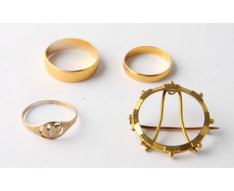 Two 22ct gold wedding bands, 4.6g, an 18ct gold coin brooch mount, 4.3g, and a child's 9ct gold ring. 0.6g