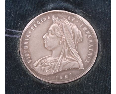 An 1897 Diamond Jubilee silver medallion celebrating an ox roasted in Clitheroe, in fitted case