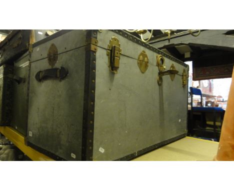 One lot of vintage and later luggage to include cabin and further trunks of varying design (7)