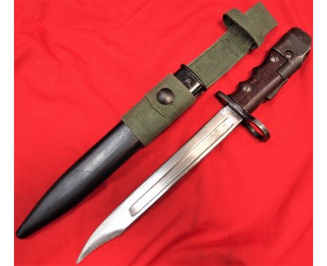 WW2 British Army Number 7, Mark 1 Pattern bayonet with scabbard &amp; web frog. Twist metal stock pommel, with screwed in gla