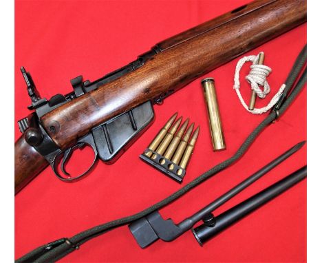WW2 No.4 Mk1.303 SMLE rifle with sling, bayonet, oil bottle, pull through &amp; ammunition clip. Long Branch (Canada) made, s