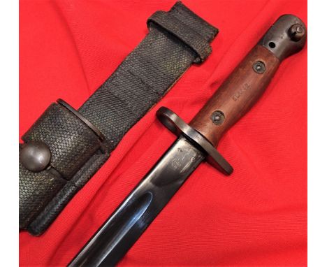 Near mint 1907 Pattern WW2 Australian bayonet &amp; scabbard. April 1943/OA stamped to 43cm long blade. D46825 to pommel. Sca