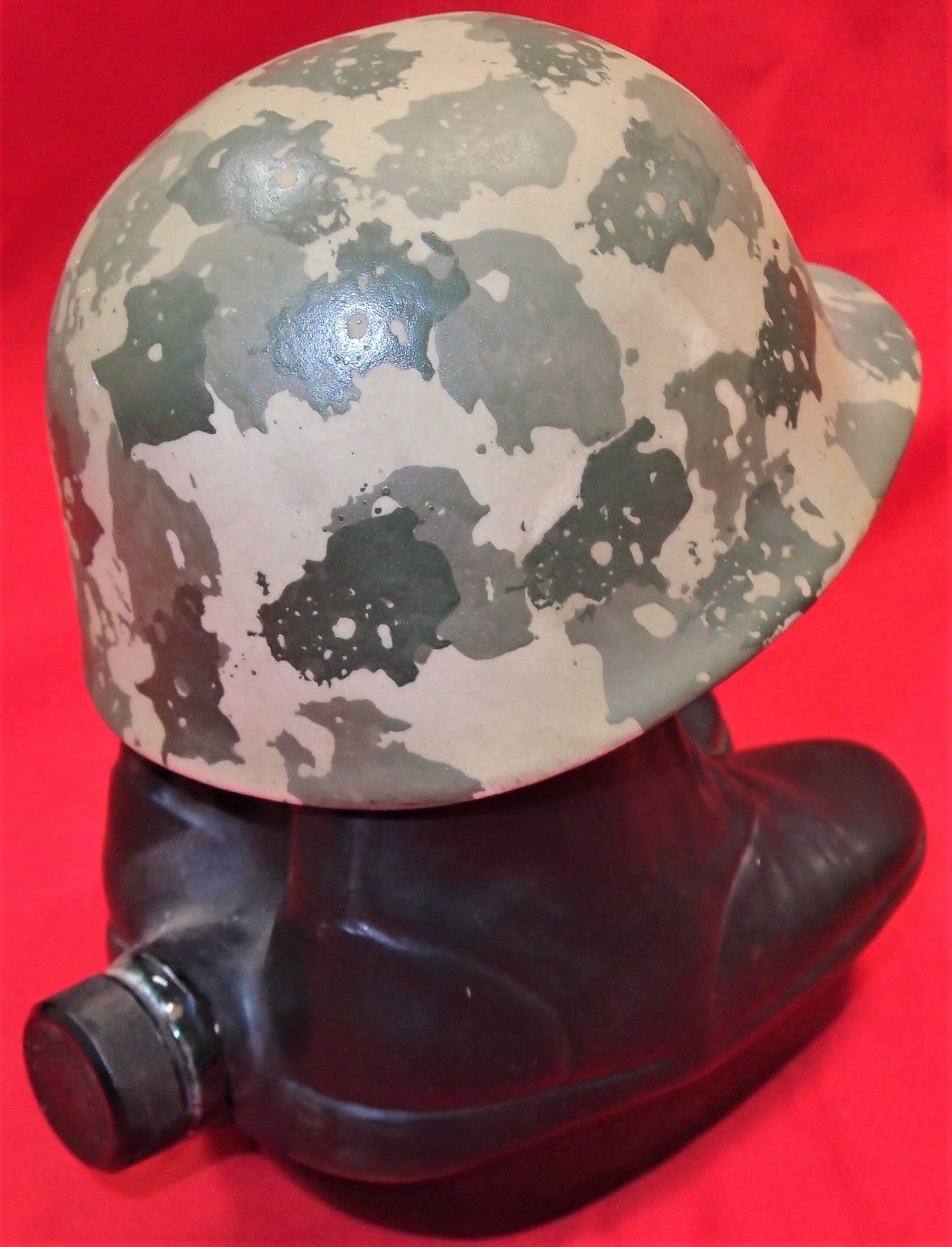 1970’s era Jim Beam US Army “Short Timer” bourbon decanter. Collectible Vietnam Veterans commemor