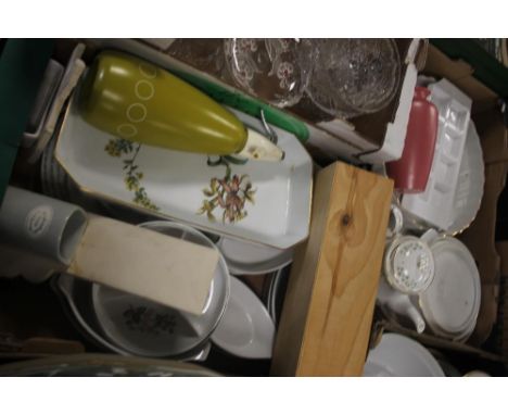 TWO TRAYS OF CERAMICS TO INCLUDE SPODE (TRAYS NOT INCLUDED)