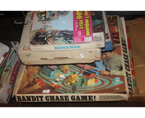 A QUANTITY OF BOXED VINTAGE GAMES TO INCLUDE LAN DARTS, ETC