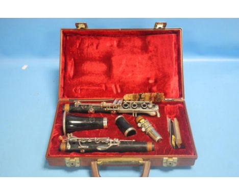 AN EVETTE SCHAEFFER BUFFET CRAMPON CASED CLARINET SERIAL NUMBER K42816