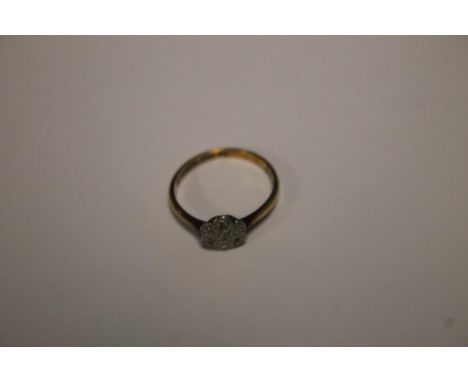 A VINTAGE 18 CT GOLD DIAMOND SET LADIES DRESS RING