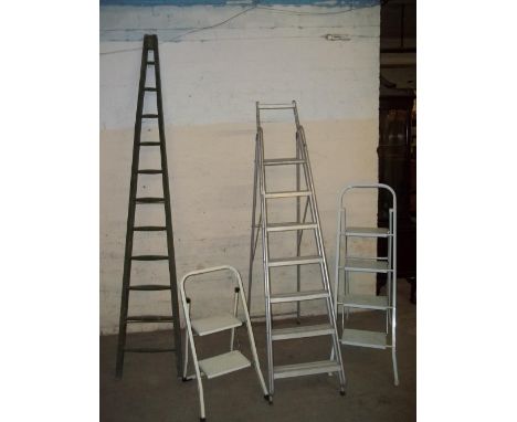 FOUR SETS OF LADDERS TO INCLUDE A WOODEN FRUIT PICKING STYLE LADDER, ALUMINIUM STEP LADDERS AND 2 SMALLER STEP LADDERS