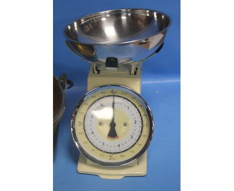 A SOLID BRASS JAM PAN, SET OF SCALES AND A MANTLE CLOCK
