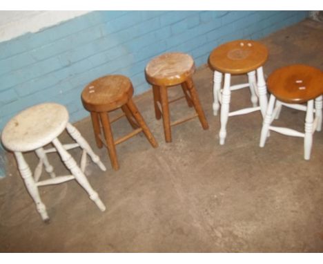 A QUANTITY OF 5 VINTAGE WOODEN STOOLS
