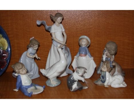 A SMALL LLADRO FIGURE GROUP, Cat and Mouse, together with seven various Nao figures (8)