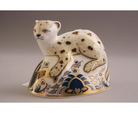 A BOXED LIMITED EDITION ROYAL CROWN DERBY PAPERWEIGHT, 'Leopard Cub' No.458/1500, First Series commissioned by Sinclairs, sig