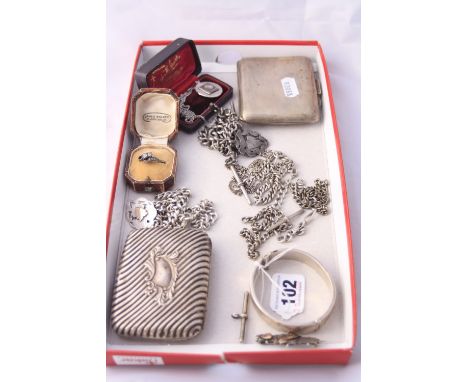 A TRAY OF MIXED SILVER AND WHITE METAL ITEMS, to include cigarette cases, bangle, chains with fobs, etc