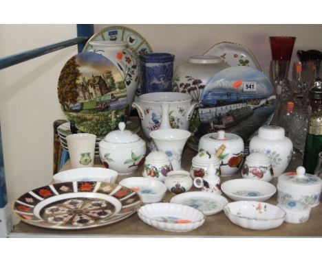 VARIOUS CERAMICS, to include Royal Crown Derby '1128' plate (seconds), Poole vase from The Campden collection, Wedgwood, Spod