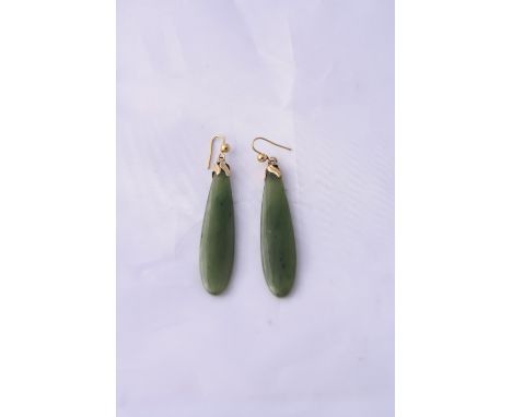 A PAIR OF NEPHRITE JADE EAR PENDANTS