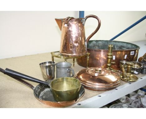 A QUANTITY OF COPPER, BRASS, PLATED AND PEWTER ITEMS, to include chamber stick, ejector candlestick, a large copper pan, triv