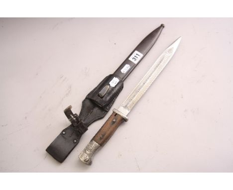 A WWII 3RD REICH PARATROOPERS BAYONET AND SCABBARD, marked on blade Fallschirmjager Regiment No.3 on other side - Mitunsern F