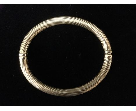 A 9ct gold twisting thread effect hollow hinge bangle, sprung hinge, safety locking clasp, stamped 375, 8.3g gross