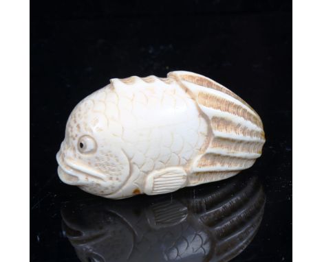 A Japanese ivory carp fish netsuke, signed, length 5cm 