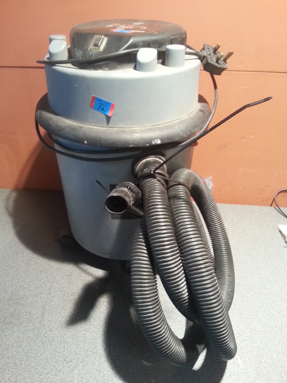 WICKES WD1000W Wet 'N" Dry Vacuum & Blower