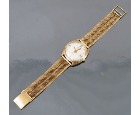 Record DeLuxe, a gentlemans 9ct gold automatic wristwatch, London import marks for 1974, the circular 'shot silk' white dial 