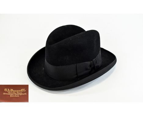 Vintage Fedora By G.R. Dunn & Co LTD Mens black felt fedora, size 7 1/8 with wide black grosgrain ribbon and bow band. Interi