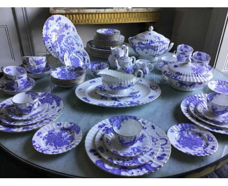 DINNER SERVICE, English fine bone china Royal Worcester 'Blue dragon' 12 place, 5 piece, approx 75 pieces. (Qty) (Packaging n