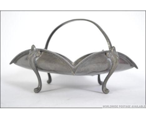 A vintage 20th century hammered English pewter twin handled tazza / fruit bowl. Stamped to the base. Measures: 27cms wide.