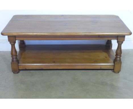 An old pine coffee table with shelf - 46cm x 123cm x 62cm 