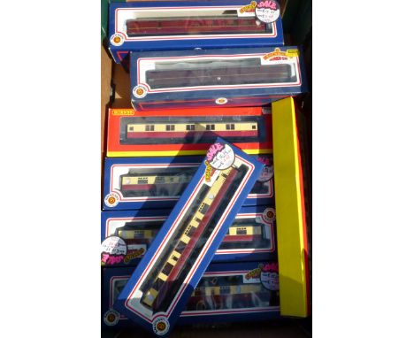 BACHMANN & HORNBY 10 BOXED ER THOMPSON COACHES 63'