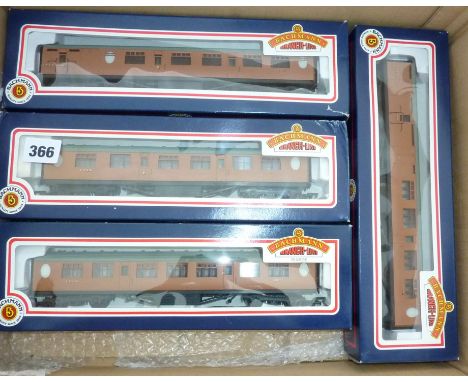 BACHMANN 4 BOXED THOMPSON LNER COACHES, INC 34-377, 34-402, 34-452, 34-427