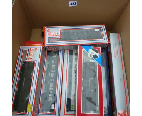 LIMA & HORNBY CME, BRT, ENGINEERING COACHES X 8 & 1U/B T/W BACHMANN SATLINK