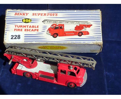 DINKY TOYS BOXED TURNTABLE FIRE ENGINE IN BOXED CONDITION