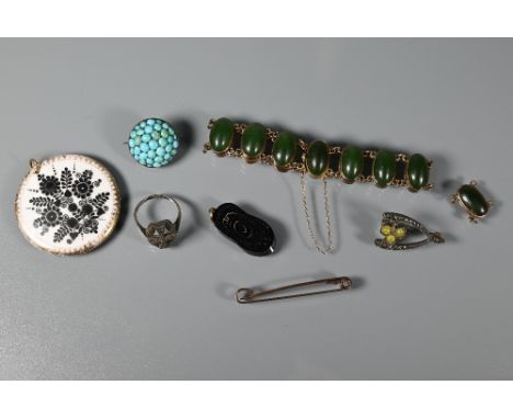 A mixed lot of jewellery items including jade cabochon bracelet set yellow metal stamped 9ct, turquoise-set domed brooch, pen