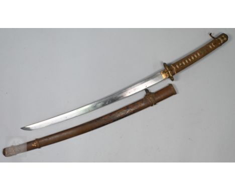 An antique Japanese sword katana with 57 cm curved blade, textured brass habaki, floral-cast bronze tsuba, fuchi with sprung 
