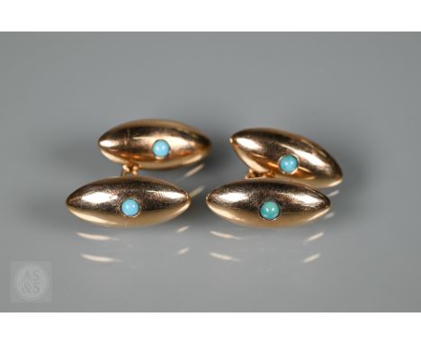 A pair of torpedo-shaped chain linked cufflinks set turquoise bead, yellow metal stamped 15, approx 7.5g all in