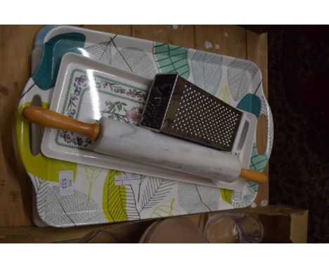 KITCHEN WARES TO INCLUDE CUTTING BOARDS, ROLLING PIN, GRATER ETC