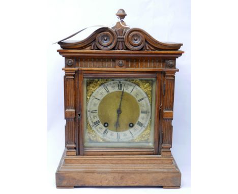 An early 20th century German walnut mantle clock by Lenzkirch, H.39 W.27 D.18cm 