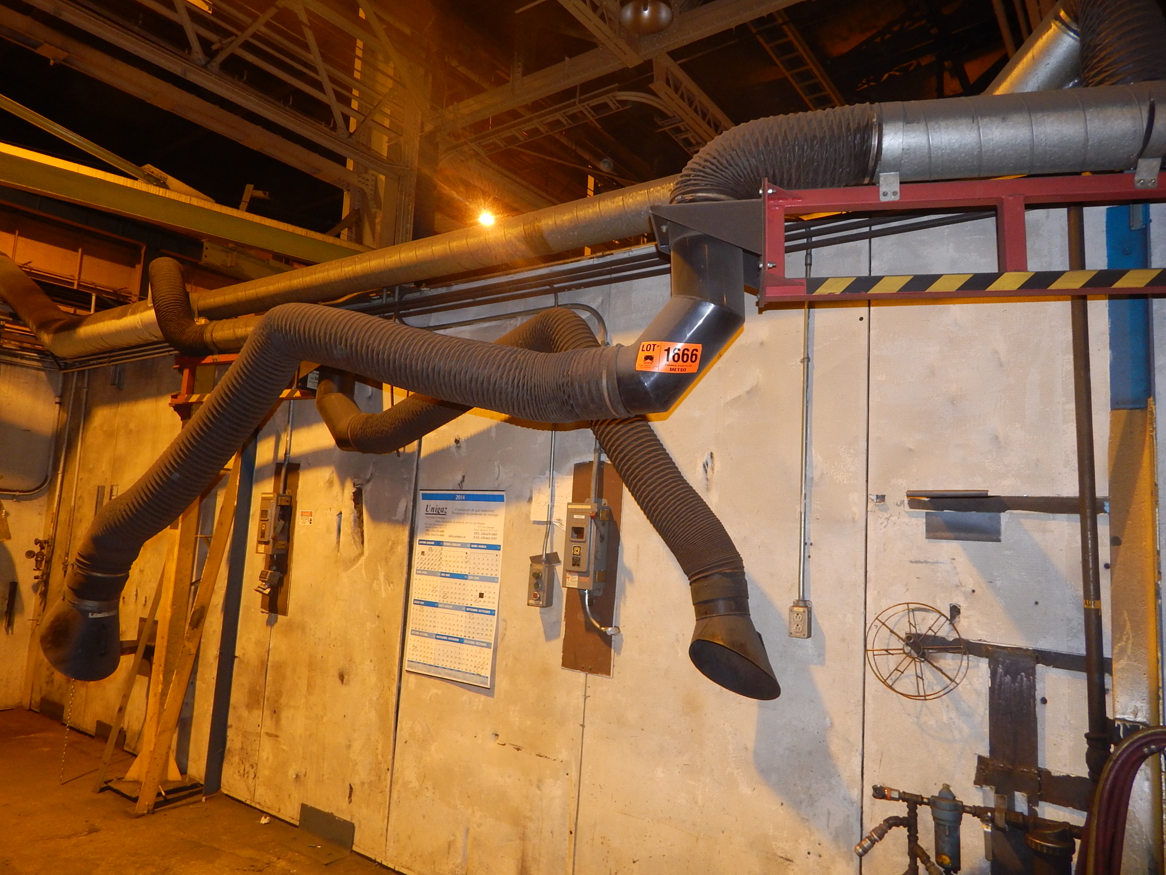 LOT/ NEDERMAN WELDING FUME EXTRACTOR WITH (2) NEDERMAN SNORKEL EXHAUST